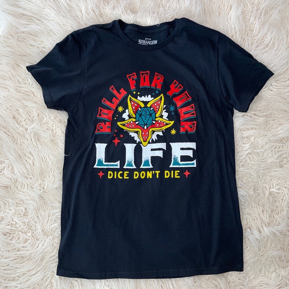 Netflix Stranger Things Roll For Your Life Dice Dont Die Tee T-Shirt M